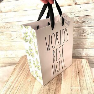 NWT Rae Dunn White World’s best Mom gift bag with leaves & hanging to:/from: car